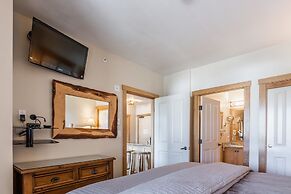 Juniper Springs Lodge by Mammoth Five Star