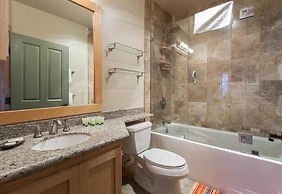 Juniper Springs Lodge by Mammoth Five Star