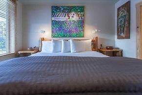 Juniper Springs Lodge by Mammoth Five Star