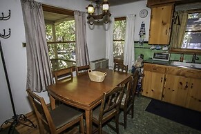 Mountain Air 3 Bedroom Cabin by RedAwning