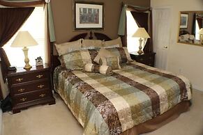 Sun Kissed Delight! Lovely Pool & Spa! 4 Bedroom Home by RedAwning