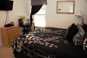 Sun Kissed Delight! Lovely Pool & Spa! 4 Bedroom Home by RedAwning