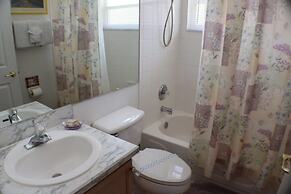 Sun Kissed Delight! Lovely Pool & Spa! 4 Bedroom Home by RedAwning