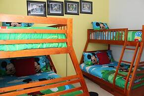 Sun Kissed Delight! Lovely Pool & Spa! 4 Bedroom Home by RedAwning