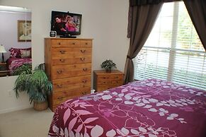 Sun Kissed Delight! Lovely Pool & Spa! 4 Bedroom Home by RedAwning