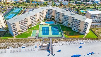 Holiday Surf & Racquet Club 118 2 Bedroom Condo by RedAwning