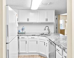 Holiday Surf & Racquet Club 118 2 Bedroom Condo by RedAwning