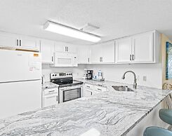 Holiday Surf & Racquet Club 118 2 Bedroom Condo by RedAwning