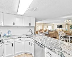 Holiday Surf & Racquet Club 118 2 Bedroom Condo by RedAwning