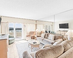 Holiday Surf & Racquet Club 118 2 Bedroom Condo by RedAwning