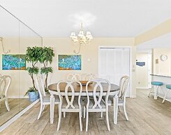 Holiday Surf & Racquet Club 118 2 Bedroom Condo by RedAwning