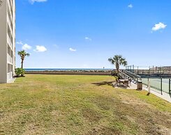 Holiday Surf & Racquet Club 118 2 Bedroom Condo by RedAwning