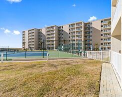 Holiday Surf & Racquet Club 118 2 Bedroom Condo by RedAwning