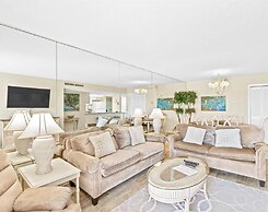 Holiday Surf & Racquet Club 118 2 Bedroom Condo by RedAwning