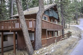 Wind Chimes 3 Bedroom Cabin by RedAwning