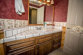 Majestic Pines 3 Bedroom Apts by RedAwning