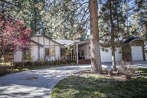 Majestic Pines 3 Bedroom Apts by RedAwning