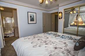 Majestic Pines 3 Bedroom Apts by RedAwning