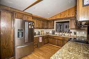 Majestic Pines 3 Bedroom Apts by RedAwning