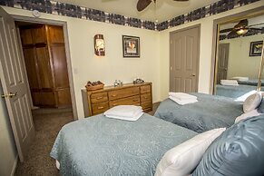 Majestic Pines 3 Bedroom Apts by RedAwning