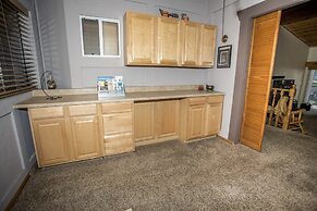 Majestic Pines 3 Bedroom Apts by RedAwning