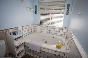 Majestic Pines 3 Bedroom Apts by RedAwning