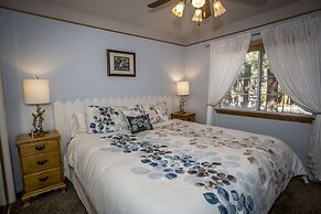 Majestic Pines 3 Bedroom Apts by RedAwning