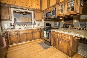 Majestic Pines 3 Bedroom Apts by RedAwning