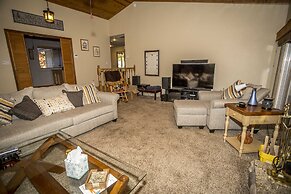 Majestic Pines 3 Bedroom Apts by RedAwning