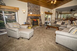 Majestic Pines 3 Bedroom Apts by RedAwning