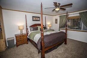 Majestic Pines 3 Bedroom Apts by RedAwning