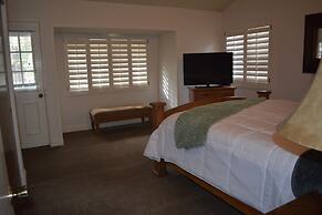 Snow Summit Getaway 3 Bedroom Apts by RedAwning