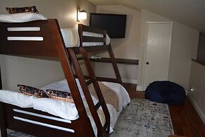 Snow Summit Getaway 3 Bedroom Apts by RedAwning