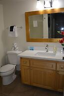 Snow Summit Getaway 3 Bedroom Apts by RedAwning