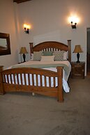 Snow Summit Getaway 3 Bedroom Apts by RedAwning