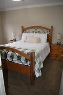 Snow Summit Getaway 3 Bedroom Apts by RedAwning