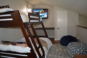 Snow Summit Getaway 3 Bedroom Apts by RedAwning