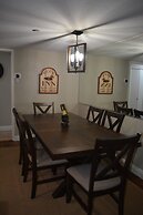 Snow Summit Getaway 3 Bedroom Apts by RedAwning