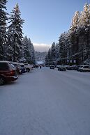 Snow Summit Getaway 3 Bedroom Apts by RedAwning