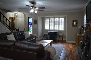 Snow Summit Getaway 3 Bedroom Apts by RedAwning