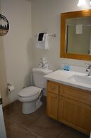 Snow Summit Getaway 3 Bedroom Apts by RedAwning