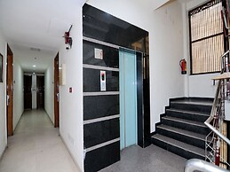 OYO 5270 Sam Hotel