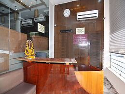 OYO 5270 Sam Hotel