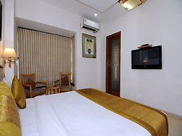 OYO 5270 Sam Hotel