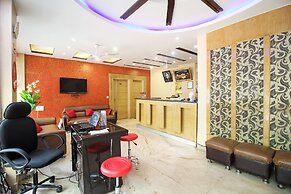 OYO 6096 Hotel Maharani Palace