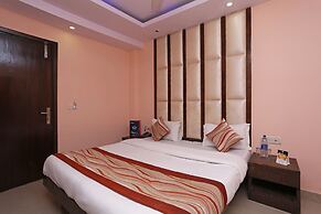 OYO 6096 Hotel Maharani Palace