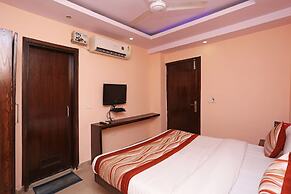 OYO 6096 Hotel Maharani Palace