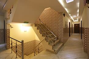 OYO 6096 Hotel Maharani Palace