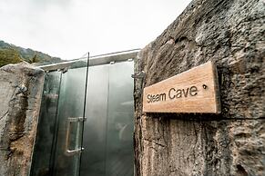 TreeHouse Villas - Adults Only