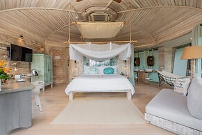 TreeHouse Villas - Adults Only